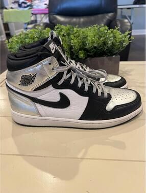Wmns Air Jordan 1 Retro High OG 'Silver Toe'